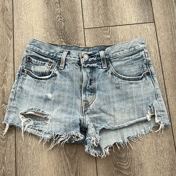 Levi’s 501 cut off denim shorts size 26 - Picture 3 of 7